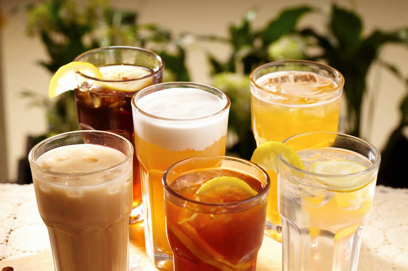 无人,横图,俯视,室内,特写,白天,幸福,餐桌,茶,桌子,柠檬,杯子,水果,许多,朦胧,模糊,新鲜,冰,生食,红茶,奶茶,汽水,冰块,茶叶,果实,柠檬红茶,很多,娱乐,冷冻,玻璃制品,水杯,碳酸饮料,雪碧,享受,休闲,温馨,放松,寒冷,乐趣,冰红茶,有机食品,绿色食品,冷藏,餐台,冰冷,提神,舒适,醒脑,保鲜,玻璃杯,益母果,柠果,彩图,高角度拍摄,荷兰水,泡沫红茶,shjb1