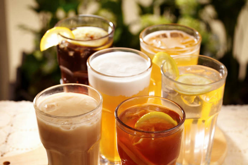 无人,横图,俯视,室内,特写,白天,幸福,餐桌,茶,桌子,柠檬,杯子,水果,许多,朦胧,模糊,新鲜,冰,生食,红茶,奶茶,汽水,冰块,茶叶,果实,柠檬红茶,很多,娱乐,冷冻,玻璃制品,水杯,碳酸饮料,雪碧,享受,休闲,温馨,放松,寒冷,乐趣,冰红茶,有机食品,绿色食品,冷藏,餐台,冰冷,提神,舒适,醒脑,保鲜,玻璃杯,益母果,柠果,彩图,高角度拍摄,荷兰水,泡沫红茶,shjb1