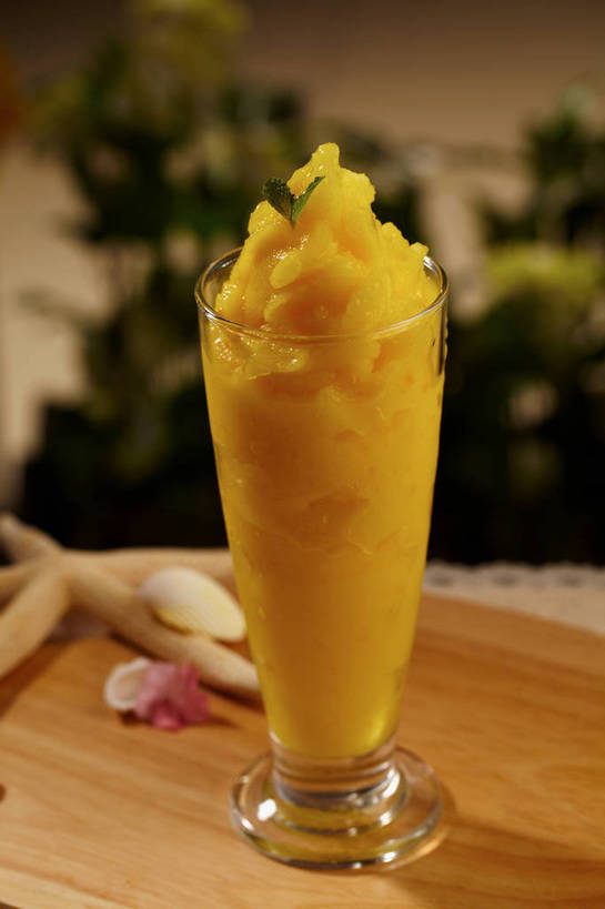 无人,竖图,俯视,室内,特写,白天,餐桌,桌子,海星,芒果,杯子,贝壳,叶子,朦胧,模糊,盛开,冰,薄荷,绿叶,银丹草,冰沙,一杯,清凉,花蕾,冷冻,海洋生物,玻璃制品,花,花瓣,花朵,鲜花,两个,一个,粉色,动物,水杯,冷饮,花苞,花蕊,舒服,橙色,嫩叶,生物,寒冷,冷藏,单个,餐台,解暑,解渴,舒爽,消暑,保鲜,斑叶凤梨薄荷,夜息香,棘皮动物门,叶,叶片,贝类外壳,海螺壳,软体动物外壳,玻璃杯,星鱼,望果,蜜望,檬果,闷果,漭果,杧果,庵波罗果,彩图,高角度拍摄,芒果冰沙,沐昔,思沐昔,shjb1