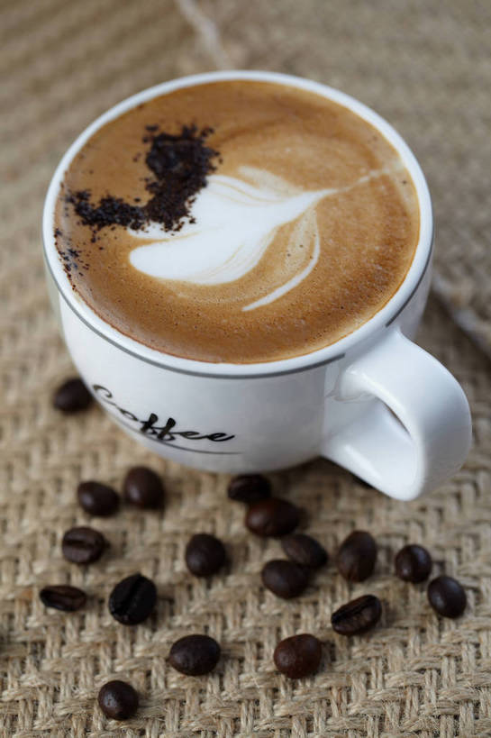 咖啡,无人,竖图,俯视,室内,特写,白天,幸福,植物,餐桌,桌子,豆,杯子,许多,朦胧,模糊,英文,标志,瓷器,文字,字符,字母,豆类,豆子,咖啡杯,陶瓷制品,很多,洒,娱乐,标识,饮料,一个,黑色,咖啡豆,享受,休闲,温馨,放松,乐趣,单个,餐台,英文字母,提神,舒适,瓷杯,醒脑,豆科,咖啡拉花,软饮料,咖啡因,花式咖啡,撒,彩图,高角度拍摄,shjb1