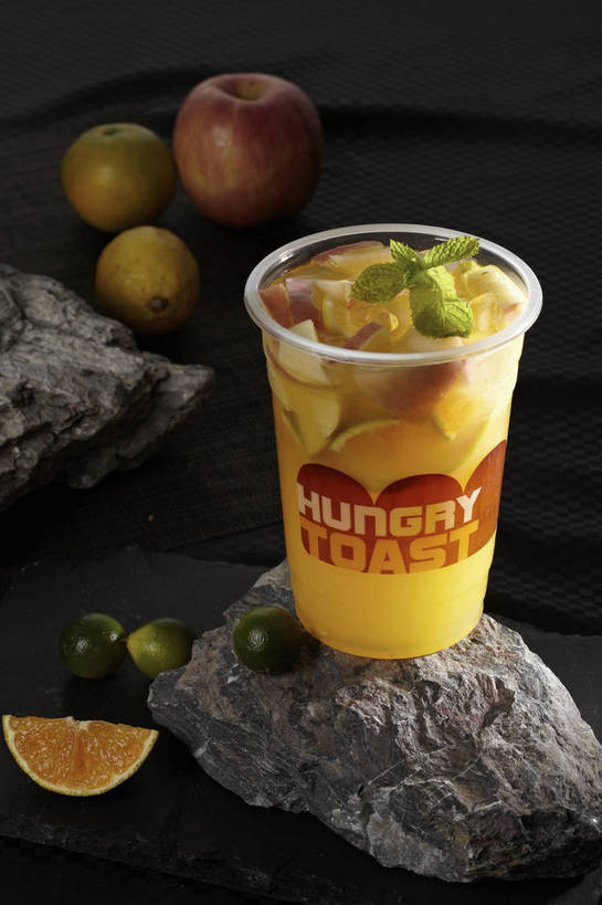 果汁,无人,竖图,俯视,室内,特写,白天,石头,餐桌,桌子,苹果,柠檬,杯子,水果,叶子,许多,切开,阴影,漂浮,新鲜,反射,英文,标志,石子,文字,影子,字符,字母,生食,薄荷,果实,绿叶,银丹草,饮品,很多,一杯,标识,玻璃制品,饮料,一个,黄色,红色,水杯,切,嫩叶,有机食品,绿色食品,单个,餐台,英文字母,青柠,漂流,莱姆,可口,剖面,切面,流浪,斑叶凤梨薄荷,夜息香,流落,流散,漂泊,飘泊,飘流,适口,叶,叶片,玻璃杯,石块,岩石,益母果,柠果,彩图,高角度拍摄,莱檬,shjb1