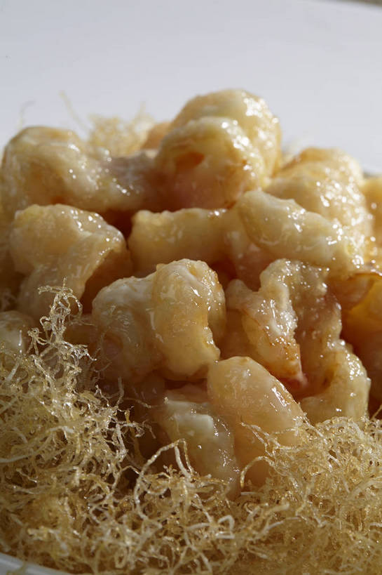 无人,竖图,俯视,室内,特写,白天,烹饪,中餐,餐桌,桌子,蔬菜,土豆,餐具,一堆,许多,堆叠,堆积,新鲜,碟子,盘,肉,油炸,炸虾,料理,食品,很多,菜肴,美食,肉类,食物,一个,黄色,盘子,碟,中式,佳肴,有机食品,绿色食品,单个,餐台,中华料理,堆,虾肉,肉食,虾球,馍馍蛋,洋芋,山药蛋,马铃薯,彩图,高角度拍摄,炸虾球,shjb1,金丝虾球