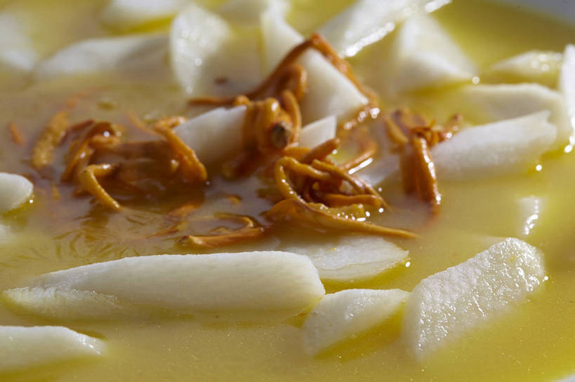 无人,横图,俯视,室内,特写,白天,烹饪,中餐,植物,蔬菜,新鲜,陶瓷,山药,汤,料理,食品,草药,药草,陶瓷制品,羹,菜肴,美食,中药,食物,一个,黄色,白色,容器,碗,橙色,中式,佳肴,有机食品,绿色食品,单个,中华料理,储藏,储存,药材,中草药,中药材,本草,薯蓣,怀山药,淮山药,玉延,山薯,虫草,彩图,高角度拍摄,贮存,山药汤,虫草菌,虫草花,shjb1