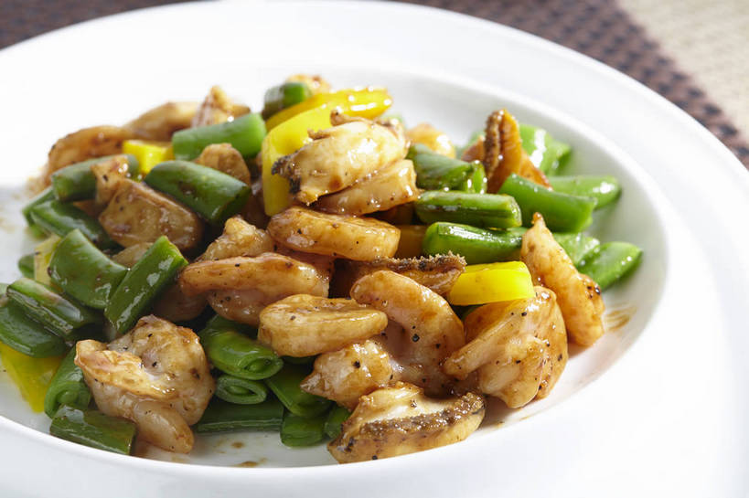 海鲜,无人,横图,俯视,室内,特写,白天,烹饪,中餐,植物,餐桌,桌子,豆,辣椒,蔬菜,餐具,一堆,许多,堆叠,堆积,朦胧,模糊,新鲜,鱼,碟子,盘,豆类,豆子,炒菜,料理,食品,很多,水产,菜肴,美食,鱼类,海洋生物,食物,一个,白色,盘子,碟,中式,鲍鱼,佳肴,有机食品,绿色食品,单个,餐台,中华料理,堆,石决明,水生动物,海产品,水生物,黄辣椒,彩椒,海底动物,豆科,辣角,红海椒,大椒,辣虎,广椒,鳆鱼,镜面鱼,明目鱼,甜椒,柿子椒,辣子,海椒,番椒,灯笼椒,彩图,高角度拍摄,红鲍,黄灯笼辣椒,黄帝椒,shjb1