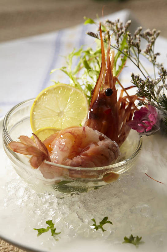 无人,竖图,俯视,室内,特写,白天,烹饪,餐桌,桌子,柠檬,蔬菜,椰菜,卷心菜,水果,叶子,玻璃,切开,新鲜,盛开,冰,紫甘蓝,肉,生食,日本料理,冰块,料理,食品,果实,绿叶,蓬蒿,花蕾,蔬果,冷冻,菜肴,美食,肉类,紫包菜,玻璃制品,花,花瓣,花朵,鲜花,食物,一个,黄色,绿色,容器,碗,日式料理,花苞,花蕊,切,日式,嫩叶,赤甘蓝,甘蓝,寒冷,佳肴,有机食品,绿色食品,冷藏,单个,餐台,储藏,虾肉,冰冷,储存,剖面,肉食,紫椰菜,切面,茼蒿,春菊,茼蒿菜,保鲜,紫圆白菜,甘蓝菜,叶,叶片,益母果,柠果,结球甘蓝,红甘蓝,甘兰,包心菜,彩图,高角度拍摄,圆白菜,贮存,刺身,shjb1,海鲜刺身