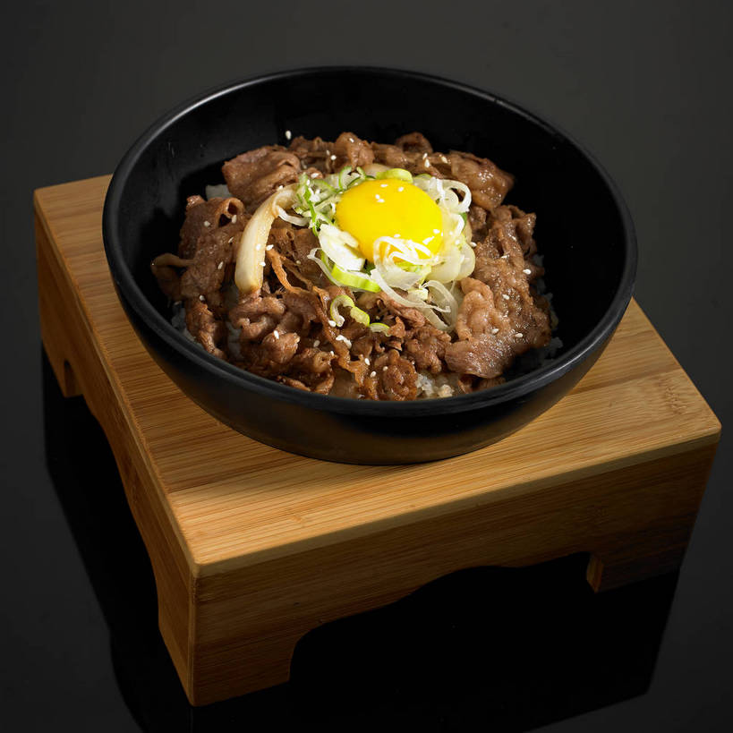 米饭,无人,横图,俯视,室内,特写,白天,烹饪,桌面,桌子,蔬菜,椰菜,卷心菜,厨具,阴影,黑色背景,新鲜,反射,木制,锅子,石锅,影子,木桌,蛋,蛋黄,鸡蛋,肉,料理,食品,饭,韩式,锅,菜肴,美食,肉类,食物,一个,木制品,甘蓝,摄影,佳肴,有机食品,绿色食品,影棚,单个,锅具,五谷,摄影棚,石锅拌饭,韩国料理,肉食,韩国菜,韩式料理,烹饪用具,草鸡蛋,卵,甘蓝菜,烹调用具,结球甘蓝,甘兰,包心菜,烹调,彩图,高角度拍摄,影棚拍摄,拍摄,圆白菜,本鸡蛋,笨鸡蛋,柴鸡蛋,山鸡蛋,土鸡蛋,木桌子,石锅饭,石碗拌饭,shjb1