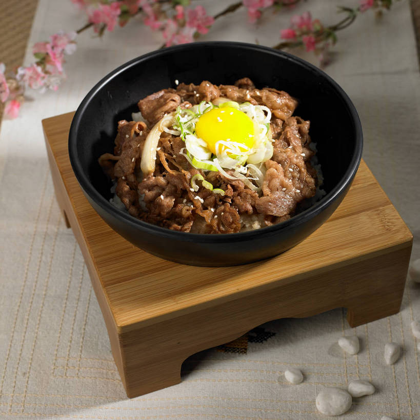 米饭,无人,横图,俯视,室内,特写,白天,烹饪,石头,桌面,桌子,蔬菜,椰菜,卷心菜,厨具,新鲜,盛开,木制,锅子,石锅,石子,木桌,蛋,蛋黄,鸡蛋,肉,料理,食品,枝条,饭,韩式,花蕾,锅,菜肴,美食,肉类,花,花瓣,花朵,鲜花,树枝,食物,一个,粉色,木制品,花苞,花蕊,甘蓝,佳肴,有机食品,绿色食品,单个,锅具,五谷,石锅拌饭,韩国料理,肉食,韩国菜,韩式料理,烹饪用具,草鸡蛋,卵,虬枝,枝杈,甘蓝菜,烹调用具,石块,岩石,结球甘蓝,甘兰,包心菜,烹调,彩图,高角度拍摄,圆白菜,本鸡蛋,笨鸡蛋,柴鸡蛋,山鸡蛋,土鸡蛋,木桌子,石锅饭,石碗拌饭,shjb1