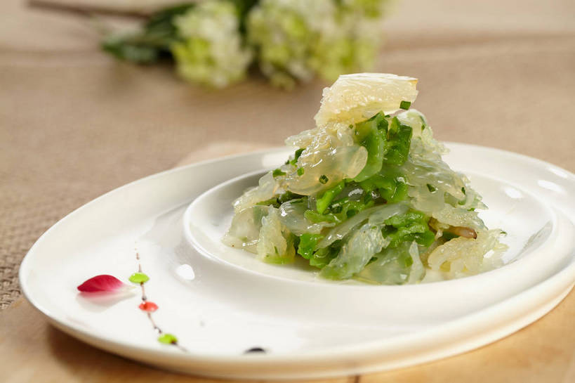 无人,横图,俯视,室内,特写,白天,烹饪,中餐,餐桌,桌子,蔬菜,餐具,一堆,许多,堆叠,堆积,朦胧,模糊,新鲜,盛开,碟子,盘,葱,青葱,料理,食品,很多,花蕾,冷盘,菜肴,美食,花,花瓣,花朵,鲜花,食物,两个,绿色,白色,盘子,碟,花苞,花蕊,中式,冷菜,凉拌海蜇头,凉菜,佳肴,有机食品,绿色食品,餐台,中华料理,堆,海蜇头,本帮菜,沪菜,上海菜,彩图,高角度拍摄,shjb1