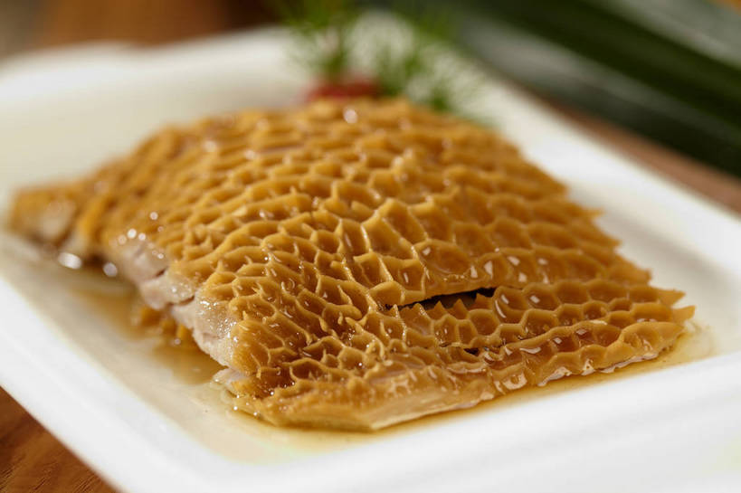 无人,横图,俯视,室内,特写,白天,烹饪,中餐,餐桌,桌子,樱桃,餐具,水果,叶子,朦胧,模糊,新鲜,碟子,盘,调料,酱料,酱汁,肉,生食,佐料,牛肉,料理,食品,果实,绿叶,调味品,调味料,酱,菜肴,美食,肉类,食物,一个,红色,盘子,碟,中式,嫩叶,佳肴,有机食品,绿色食品,单个,餐台,中华料理,毛肚,肉食,百叶,牛百叶,叶,叶片,樱珠,莺桃,英桃,楔桃,牛桃,荆桃,彩图,高角度拍摄,牛肚,肚尖,牛胃,shjb1