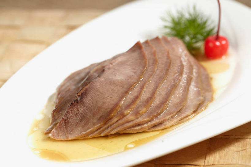 无人,横图,俯视,室内,特写,白天,烹饪,中餐,餐桌,桌子,樱桃,餐具,水果,叶子,一排,许多,切开,朦胧,模糊,新鲜,整齐,碟子,盘,调料,酱料,酱汁,肉,生食,佐料,牛肉,料理,食品,果实,绿叶,调味品,很多,调味料,酱,冷盘,菜肴,美食,肉类,食物,排列,一个,红色,绿色,盘子,碟,切,中式,嫩叶,冷菜,凉菜,佳肴,有机食品,绿色食品,单个,餐台,中华料理,堆,队列,卤肉,卤味,剖面,肉食,切面,舌头,叶,叶片,樱珠,莺桃,英桃,楔桃,牛桃,荆桃,彩图,高角度拍摄,牛脷,牛舌,shjb1