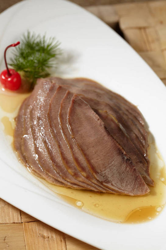 无人,竖图,俯视,室内,特写,白天,烹饪,中餐,餐桌,桌子,樱桃,餐具,水果,叶子,一排,许多,切开,朦胧,模糊,新鲜,整齐,碟子,盘,调料,酱料,酱汁,肉,生食,佐料,牛肉,料理,食品,果实,绿叶,调味品,很多,调味料,酱,冷盘,菜肴,美食,肉类,食物,排列,一个,红色,绿色,盘子,碟,切,中式,嫩叶,冷菜,凉菜,佳肴,有机食品,绿色食品,单个,餐台,中华料理,堆,队列,卤肉,卤味,剖面,肉食,切面,舌头,叶,叶片,樱珠,莺桃,英桃,楔桃,牛桃,荆桃,彩图,高角度拍摄,牛脷,牛舌,shjb1