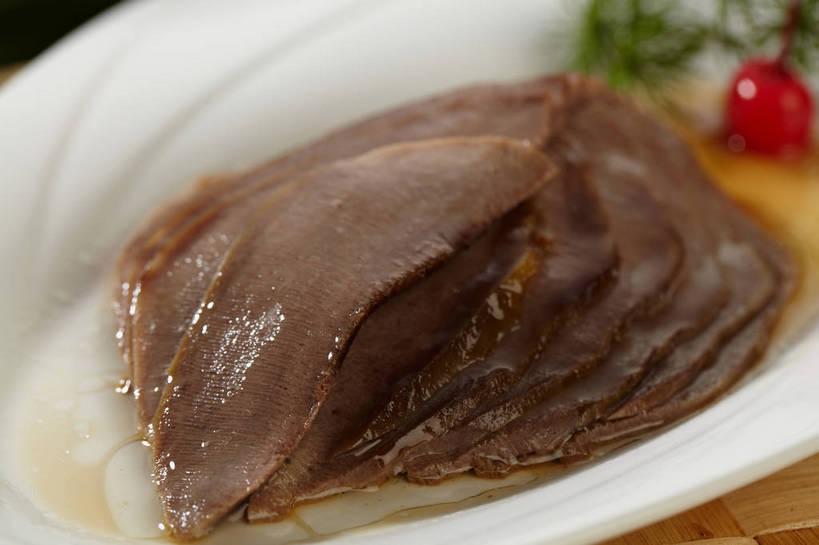 无人,横图,俯视,室内,特写,白天,烹饪,中餐,餐桌,桌子,樱桃,餐具,水果,叶子,一排,许多,切开,朦胧,模糊,新鲜,整齐,碟子,盘,调料,酱料,酱汁,肉,生食,佐料,牛肉,料理,食品,果实,绿叶,调味品,很多,调味料,酱,冷盘,菜肴,美食,肉类,食物,排列,一个,红色,绿色,盘子,碟,切,中式,嫩叶,冷菜,凉菜,佳肴,有机食品,绿色食品,单个,餐台,中华料理,堆,队列,卤肉,卤味,剖面,肉食,切面,舌头,叶,叶片,樱珠,莺桃,英桃,楔桃,牛桃,荆桃,彩图,高角度拍摄,牛脷,牛舌,shjb1