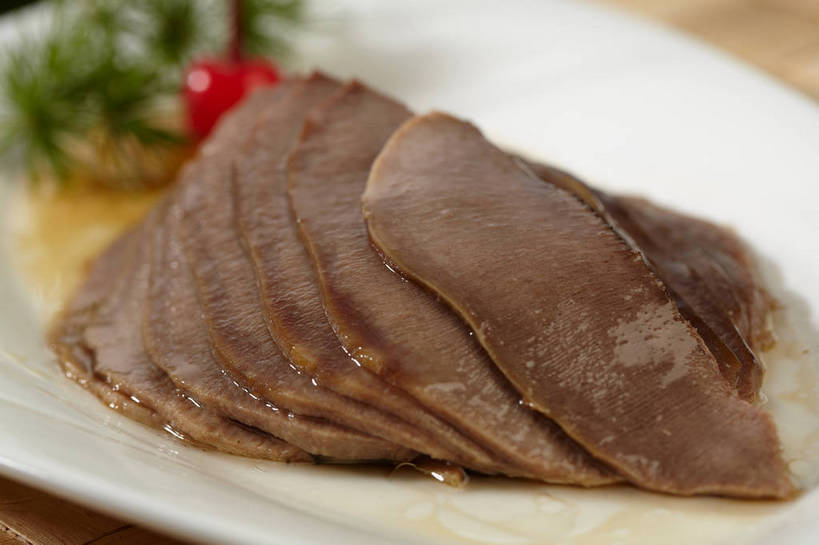 无人,横图,俯视,室内,特写,白天,烹饪,中餐,餐桌,桌子,樱桃,餐具,水果,叶子,一排,许多,切开,朦胧,模糊,新鲜,整齐,碟子,盘,调料,酱料,酱汁,肉,生食,佐料,牛肉,料理,食品,果实,绿叶,调味品,很多,调味料,酱,冷盘,菜肴,美食,肉类,食物,排列,一个,红色,绿色,盘子,碟,切,中式,嫩叶,冷菜,凉菜,佳肴,有机食品,绿色食品,单个,餐台,中华料理,堆,队列,卤肉,卤味,剖面,肉食,切面,舌头,叶,叶片,樱珠,莺桃,英桃,楔桃,牛桃,荆桃,彩图,高角度拍摄,牛脷,牛舌,shjb1