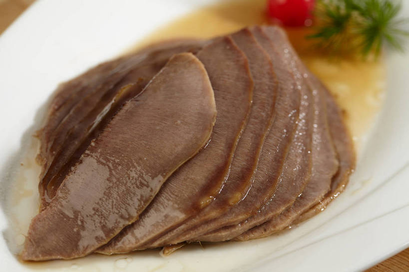 无人,横图,俯视,室内,特写,白天,烹饪,中餐,餐桌,桌子,樱桃,餐具,水果,叶子,一排,许多,切开,朦胧,模糊,新鲜,整齐,碟子,盘,调料,酱料,酱汁,肉,生食,佐料,牛肉,料理,食品,果实,绿叶,调味品,很多,调味料,酱,冷盘,菜肴,美食,肉类,食物,排列,一个,红色,绿色,盘子,碟,切,中式,嫩叶,冷菜,凉菜,佳肴,有机食品,绿色食品,单个,餐台,中华料理,堆,队列,卤肉,卤味,剖面,肉食,切面,舌头,叶,叶片,樱珠,莺桃,英桃,楔桃,牛桃,荆桃,彩图,高角度拍摄,牛脷,牛舌,shjb1