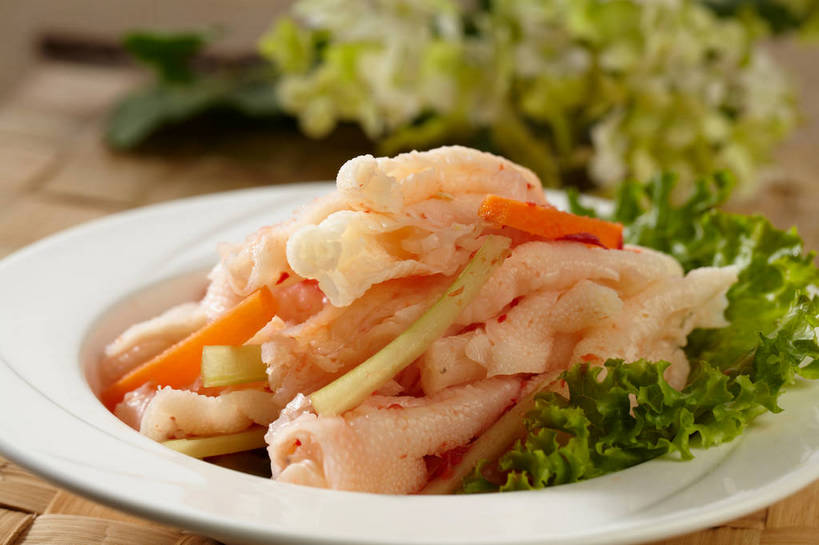 无人,横图,俯视,室内,特写,白天,烹饪,中餐,餐桌,桌子,萝卜,胡萝卜,蔬菜,餐具,叶子,一堆,许多,切开,堆叠,堆积,朦胧,模糊,新鲜,盛开,碟子,盘,葱,青葱,生菜,莴苣,调料,料理,食品,绿叶,调味品,很多,调味料,花蕾,菜肴,美食,花,花瓣,花朵,鲜花,食物,一个,绿色,盘子,碟,花苞,花蕊,切,橙色,中式,嫩叶,佳肴,有机食品,绿色食品,单个,餐台,中华料理,泡椒,堆,川菜,黄萝卜,番萝卜,凤爪,鸡爪,剖面,切面,春菜,鹅仔菜,莴仔菜,千金菜,叶用莴苣,四川菜,叶,叶片,红萝卜,甘荀,彩图,高角度拍摄,鸡脚,丁香萝卜,胡芦菔金,金笋,鱼辣子,泡椒凤爪,shjb1