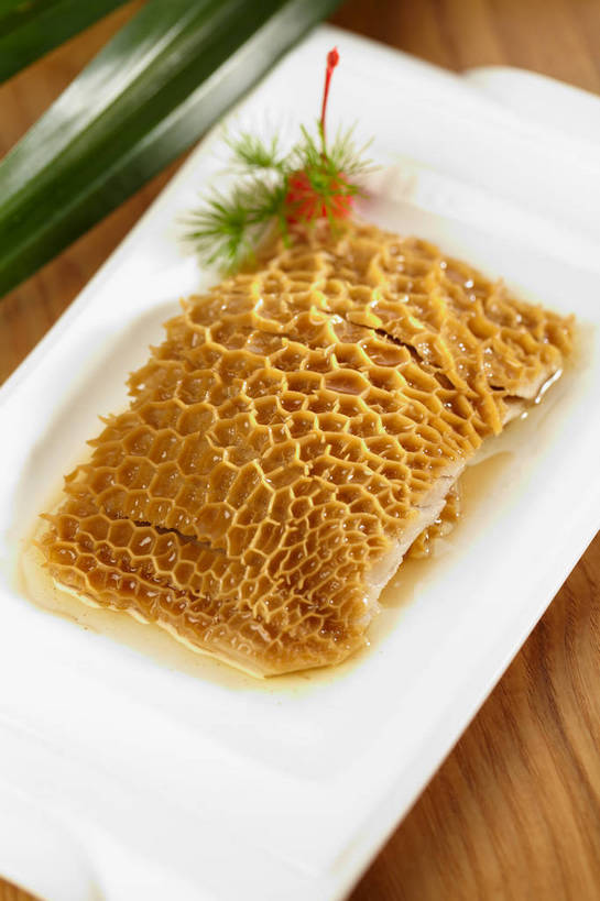 无人,竖图,俯视,室内,特写,白天,烹饪,中餐,餐桌,桌子,樱桃,餐具,水果,叶子,新鲜,碟子,盘,调料,酱料,酱汁,肉,生食,佐料,牛肉,料理,食品,棕色,果实,绿叶,调味品,调味料,酱,冷盘,菜肴,美食,肉类,食物,一个,红色,绿色,盘子,碟,中式,嫩叶,冷菜,凉菜,佳肴,有机食品,绿色食品,单个,餐台,中华料理,毛肚,卤肉,卤味,肉食,百叶,牛百叶,叶,叶片,樱珠,莺桃,英桃,楔桃,牛桃,荆桃,彩图,高角度拍摄,牛肚,肚尖,牛胃,卤水,shjb1