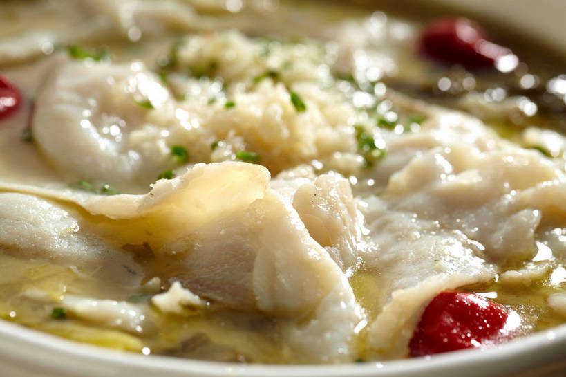 无人,横图,俯视,室内,特写,白天,烹饪,中餐,蔬菜,西红柿,小番茄,新鲜,陶瓷,葱,大白菜,青葱,肉,鱼肉,鱼片,料理,食品,陶瓷制品,白菜,酸菜,菜肴,美食,肉类,食物,一个,红色,绿色,容器,碗,中式,佳肴,有机食品,绿色食品,单个,中华料理,酸菜鱼,储藏,储存,川菜,肉食,结球白菜,胶菜,四川菜,小西红柿,樱桃小番茄,珍珠小番茄,樱桃番茄,圣女果,番茄,彩图,高角度拍摄,黄芽白,贮存,shjb1