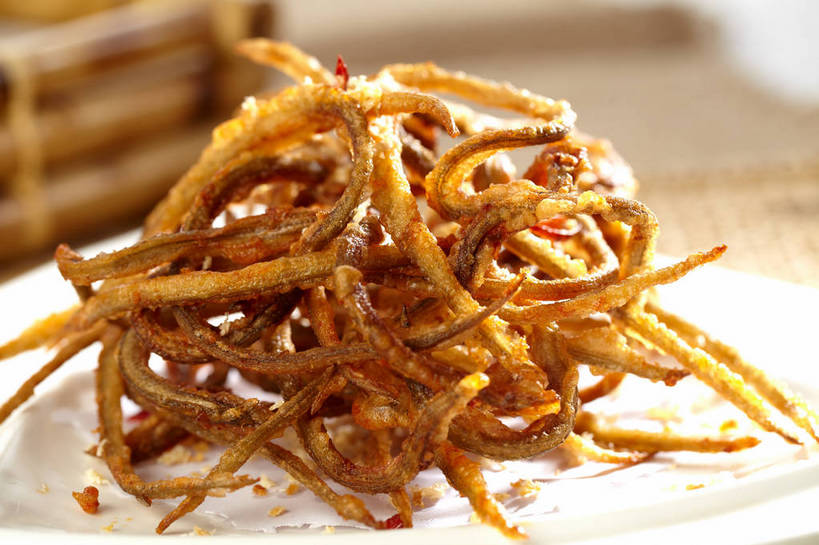 无人,横图,俯视,室内,特写,白天,烹饪,中餐,餐桌,桌子,餐具,一堆,许多,堆叠,堆积,朦胧,模糊,鱼,碟子,盘,油炸,料理,食品,很多,菜肴,美食,鱼类,食物,一个,盘子,碟,中式,佳肴,单个,餐台,中华料理,堆,彩图,高角度拍摄,shjb1