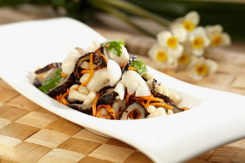 无人,横图,俯视,室内,特写,白天,爱情,陶醉,植物,餐桌,桌子,水仙花,芹菜,蔬菜,餐具,一堆,许多,切开,堆叠,堆积,朦胧,模糊,新鲜,盛开,碟子,盘,菌菇,香菇,草药,药草,很多,菌类,花蕾,平菇,中药,花,花瓣,花朵,鲜花,一个,绿色,盘子,碟,花苞,花蕊,切,橙色,食用菌,有机食品,绿色食品,单个,餐台,堆,真菌,记忆,药材,中草药,剖面,切面,中药材,本草,金盏银台,玉玲珑,女史花,雅蒜,天蒜,姬菇,敬意,自恋,糙皮侧耳,侧耳,黑牡丹菇,椎茸,虫草,凌波仙子,水仙,天葱,药芹,水芹,旱芹,彩图,高角度拍摄,平庄菇,香菌,香蕈,虫草菌,虫草花,shjb1