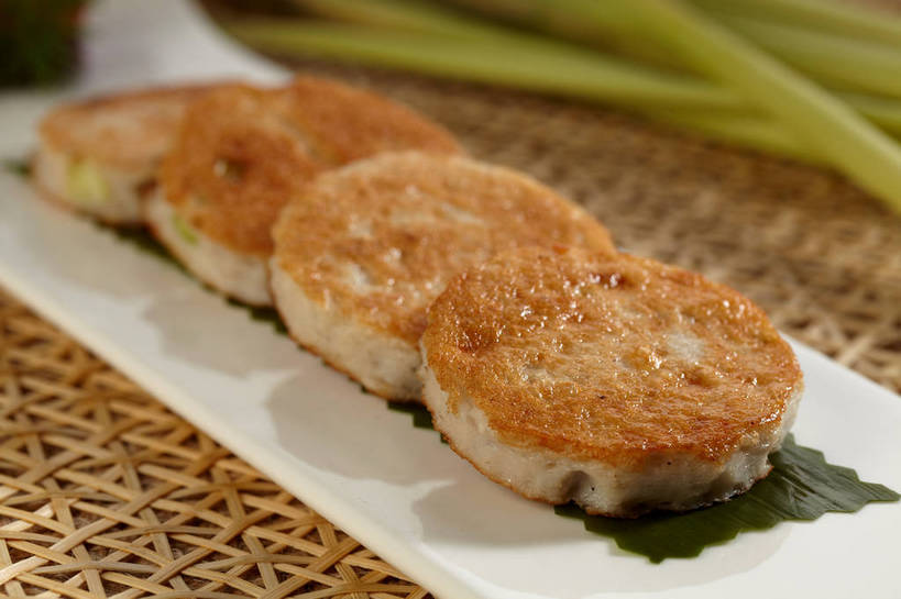 无人,横图,俯视,室内,特写,白天,烹饪,中餐,餐桌,桌子,樱桃,餐具,水果,叶子,一排,朦胧,模糊,新鲜,整齐,碟子,盘,肉,生食,鱼肉,料理,食品,果实,绿叶,肉饼,菜肴,美食,肉类,食物,排列,两个,一个,红色,绿色,盘子,碟,四个,中式,嫩叶,佳肴,有机食品,绿色食品,单个,餐台,中华料理,队列,肉食,鱼饼,叶,叶片,樱珠,莺桃,英桃,楔桃,牛桃,荆桃,彩图,高角度拍摄,shjb1,香煎鱼饼