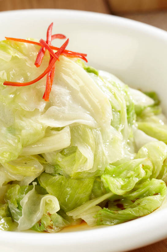 无人,竖图,俯视,室内,特写,白天,烹饪,中餐,餐桌,桌子,辣椒,蔬菜,椰菜,卷心菜,叶子,新鲜,陶瓷,料理,食品,绿叶,陶瓷制品,冷盘,菜肴,美食,食物,一个,红色,绿色,容器,碗,中式,嫩叶,甘蓝,冷菜,凉菜,佳肴,有机食品,绿色食品,单个,餐台,中华料理,储藏,储存,辣角,红海椒,大椒,辣虎,广椒,甘蓝菜,叶,叶片,辣子,结球甘蓝,红辣椒,海椒,甘兰,番椒,包心菜,彩图,高角度拍摄,圆白菜,贮存,凉拌卷心菜,shjb1