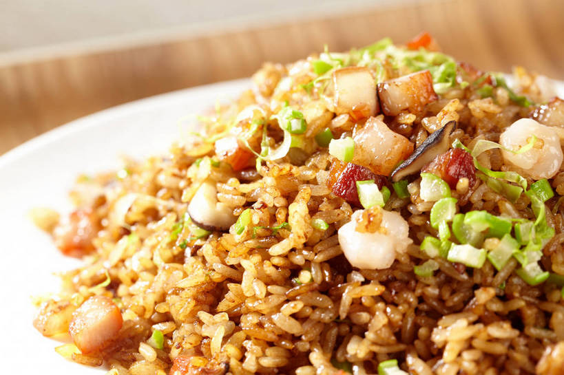 米饭,无人,横图,俯视,室内,特写,白天,烹饪,中餐,餐桌,桌子,蔬菜,餐具,一堆,许多,堆叠,堆积,新鲜,木制,碟子,盘,葱,菌菇,青葱,香菇,炒饭,调料,肉,虾仁,料理,食品,饭,调味品,很多,调味料,菌类,酱油,菜肴,美食,肉类,食物,一个,盘子,木制品,碟,中式,食用菌,佳肴,有机食品,绿色食品,单个,餐台,中华料理,堆,虾肉,五谷,真菌,肉食,椎茸,豉油,彩图,高角度拍摄,酱油炒饭,平庄菇,香菌,香蕈,shjb1