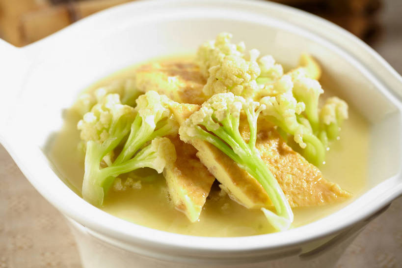 豆腐,无人,横图,俯视,室内,特写,白天,烹饪,中餐,餐桌,桌子,蔬菜,一堆,许多,堆叠,堆积,朦胧,模糊,新鲜,陶瓷,花菜,花椰菜,调料,酱料,酱汁,佐料,料理,食品,陶瓷制品,调味品,很多,调味料,豆腐干,酱,菜肴,美食,菜花,食物,一个,黄色,绿色,容器,碗,中式,佳肴,有机食品,绿色食品,单个,餐台,中华料理,储藏,豆干,堆,椰菜花,豆制品,储存,彩图,高角度拍摄,干子,素火腿,贮存,shjb1