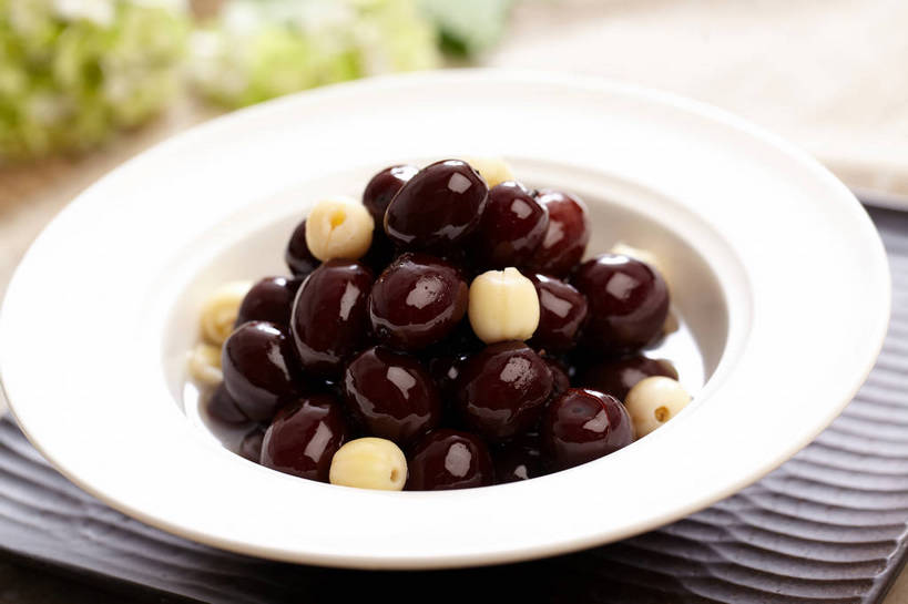 点心,蜂蜜,无人,横图,俯视,室内,特写,白天,餐桌,桌子,餐具,一堆,许多,阴影,堆叠,堆积,朦胧,模糊,盛开,反射,碟子,盘,影子,莲子,食品,甜点,甜品,很多,花蕾,花,花瓣,花朵,鲜花,食物,糕点,一个,红色,白色,盘子,碟,甜食,花苞,花蕊,枣,红枣,单个,餐台,堆,枣子,花蜜,止痛,莲米,莲肉,莲实,解毒,冬酿,石蜜,大枣,彩图,高角度拍摄,shjb1,蜜汁红枣