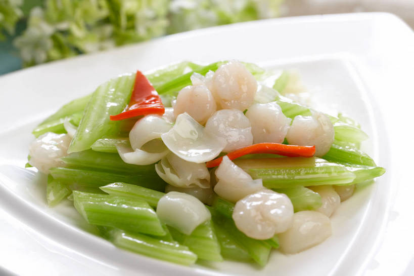 无人,横图,俯视,室内,特写,白天,烹饪,中餐,餐桌,桌子,辣椒,芹菜,蔬菜,餐具,一堆,许多,堆叠,堆积,朦胧,模糊,新鲜,盛开,碟子,盘,西芹,肉,虾仁,料理,食品,很多,花蕾,菜肴,美食,肉类,花,花瓣,花朵,鲜花,食物,一个,红色,绿色,白色,盘子,碟,花苞,花蕊,中式,佳肴,有机食品,绿色食品,单个,餐台,中华料理,堆,虾肉,肉食,辣角,红海椒,大椒,辣虎,广椒,强瞿,百合,倒仙,番韭,山丹,药芹,水芹,辣子,红辣椒,旱芹,海椒,番椒,彩图,高角度拍摄,西洋芹菜,shjb1,西芹百合炒虾仁