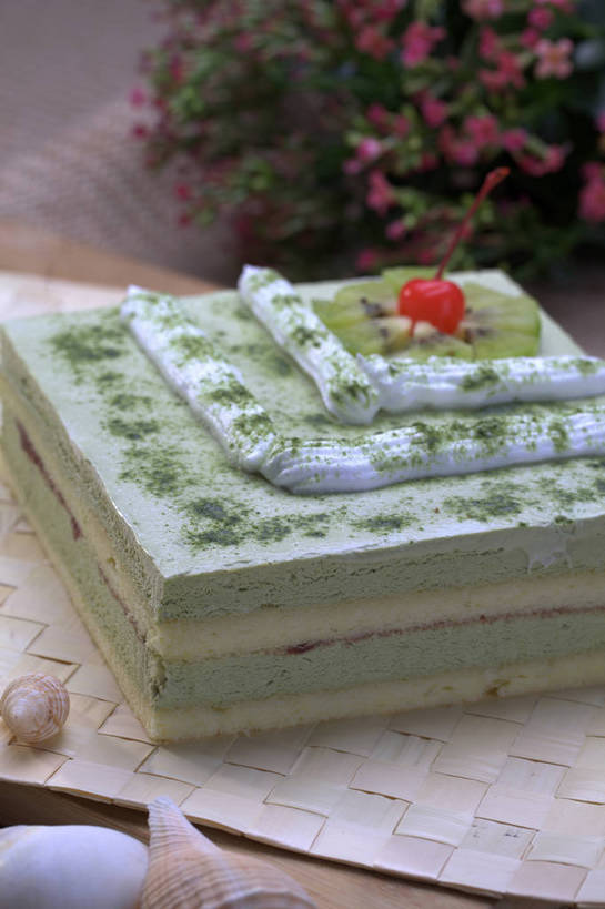 点心,无人,竖图,俯视,室内,特写,白天,下午茶,幸福,餐桌,茶,桌子,樱桃,贝壳,餐具,水果,一块,切开,新鲜,盛开,碟子,盘,生食,绿茶,抹茶,茶叶,食品,果实,花蕾,娱乐,花,花瓣,花朵,鲜花,食物,糕点,一个,粉色,红色,盘子,碟,花苞,花蕊,切,享受,休闲,温馨,放松,乐趣,有机食品,绿色食品,单个,餐台,抹茶蛋糕,提神,舒适,醒脑,剖面,切面,贝类外壳,海螺壳,软体动物外壳,樱珠,莺桃,英桃,楔桃,牛桃,荆桃,彩图,高角度拍摄,不发酵茶,苦茗,蛋糕,shjb1