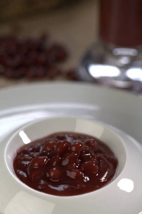 无人,竖图,俯视,室内,特写,白天,植物,餐桌,桌子,豆,杯子,餐具,一堆,许多,堆叠,堆积,朦胧,模糊,碟子,盘,陶瓷,豆类,豆子,红豆,红豆沙,陶瓷制品,饮品,很多,一杯,玻璃制品,饮料,三个,红色,白色,盘子,容器,水杯,碟,碗,餐台,储藏,堆,储存,可口,赤豆,豆沙,豆科,红小豆,适口,玻璃杯,彩图,高角度拍摄,贮存,豆蓉,小豆,红豆泥,shjb1