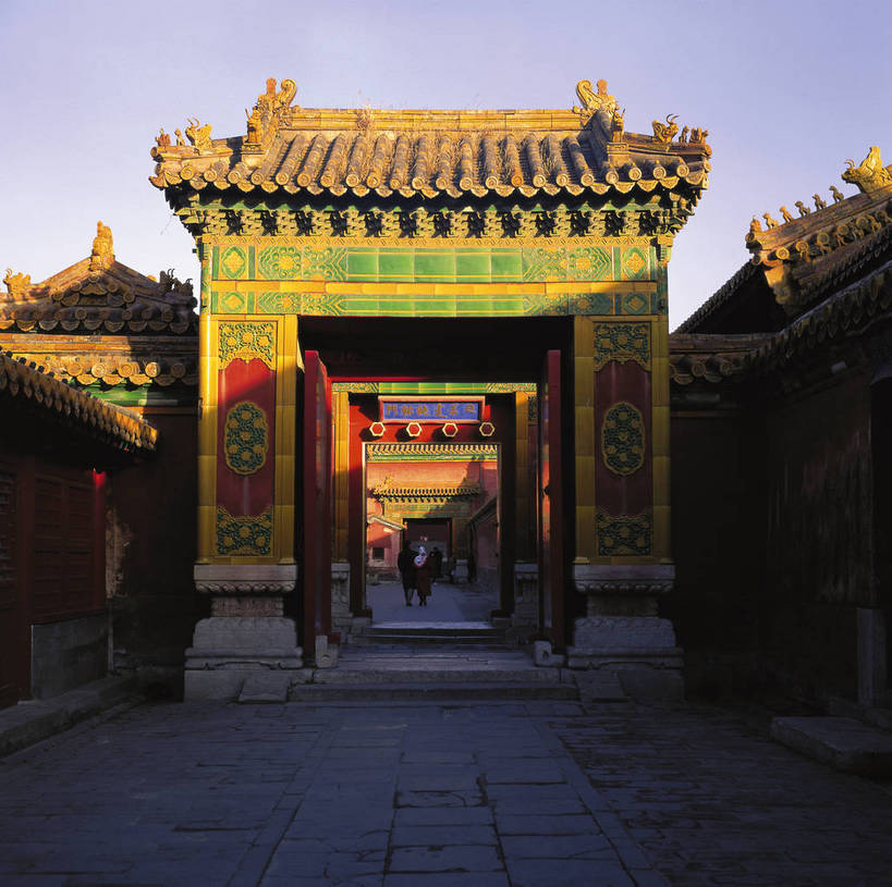 故宫,宫殿,横图,彩色,室外,白天,旅游,度假,名胜古迹,门,标志建筑,地标,建筑,雕塑,北京,中国,亚洲,游人,风俗,清澈,遗迹,艺术,装饰,雕刻,雕像,柱子,大门,文化遗产,古迹,历史,文物,娱乐,建设,传统,古建筑,蓝天,工艺品,紫禁城,天,享受,休闲,旅游胜地,放松,精神,摄影,古代建筑,纪念,美术,权威,象征,美好,主题,感受,陈列,古文明,东亚,中华人民共和国,功能,美学,权力,威严,权势,古代文明,明澈,清彻,清亮,制度,特征,势力,彩图,旅行,bj174