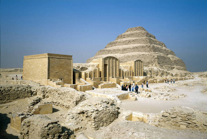 横图,彩色,室外,白天,旅游,度假,名胜古迹,标志建筑,地标,建筑,非洲,埃及,清澈,遗迹,文化遗产,古迹,历史,文化,文物,娱乐,建设,古建筑,蓝色,天空,天,享受,休闲,旅游胜地,金字塔,放松,摄影,古代建筑,文明,古文明,北非,萨卡拉,古代七大奇迹,阿拉伯埃及共和国,金字塔之国,棉花之国,阿非利加洲,奇迹,伟大,古埃及文明,古代文明,明澈,清彻,清亮,阶梯金字塔,塞加拉,圣卡拉梯形金字塔,彩图,旅行,标志性建筑,左塞尔金字塔,bj174