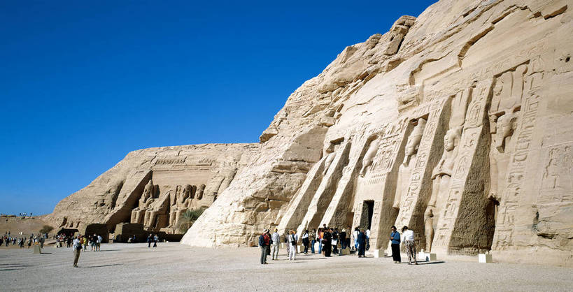 寺庙,横图,彩色,室外,白天,旅游,度假,名胜古迹,标志建筑,城市,地标,建筑,非洲,埃及,苏丹,清澈,遗迹,文化遗产,神庙,古迹,文化,文物,娱乐,建设,古建筑,石柱,蓝色,天空,天,享受,休闲,旅游胜地,放松,摄影,古代建筑,古埃及,文明,古文明,北非,首府,阿拉伯埃及共和国,金字塔之国,棉花之国,阿斯旺,阿斯旺省,阿非利加洲,奇迹,古埃及文明,古代文明,明澈,清彻,清亮,苏丹共和国,阿布辛贝神庙,拉美西斯二世神庙,努比亚,阿布辛拜勒神庙,库赖迈,彩图,旅行,庙,努比亚文物遗址,努比亚遗址,bj174