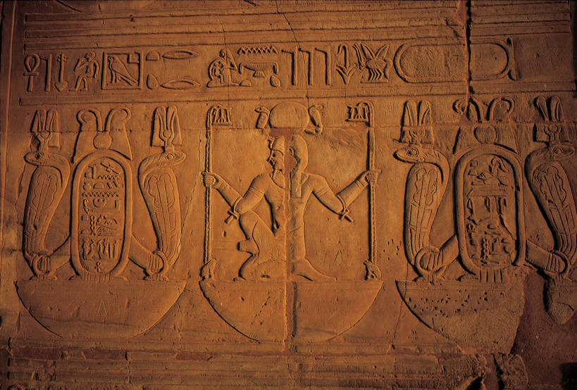 寺庙,横图,彩色,室外,白天,旅游,度假,名胜古迹,标志建筑,地标,建筑,非洲,埃及,清澈,遗迹,文化遗产,神庙,古迹,文化,文物,娱乐,建设,古建筑,石柱,蓝色,天空,天,享受,休闲,旅游胜地,放松,摄影,古代建筑,文明,古文明,北非,阿拉伯埃及共和国,金字塔之国,棉花之国,阿非利加洲,奇迹,古埃及文明,古代文明,明澈,清彻,清亮,康翁波神庙,彩图,旅行,庙,康翁波,bj174