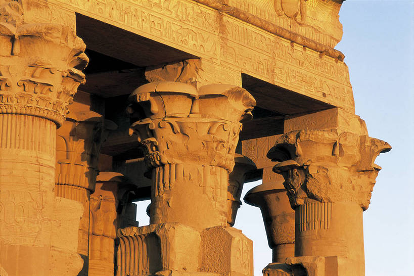 寺庙,横图,彩色,室外,白天,旅游,度假,名胜古迹,标志建筑,地标,建筑,非洲,埃及,清澈,遗迹,文化遗产,神庙,古迹,文化,文物,娱乐,建设,古建筑,石柱,蓝色,天空,天,享受,休闲,旅游胜地,放松,摄影,古代建筑,文明,古文明,北非,阿拉伯埃及共和国,金字塔之国,棉花之国,阿非利加洲,奇迹,古埃及文明,古代文明,明澈,清彻,清亮,康翁波神庙,彩图,旅行,庙,康翁波,bj174