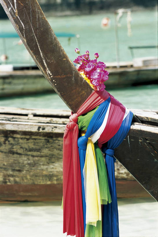 竖图,彩色,室外,白天,旅游,度假,海洋,名胜古迹,沙滩,标志建筑,地标,建筑,泰国,亚洲,游客,遗迹,热带,小船,热带风光,古迹,文物,娱乐,建设,古建筑,游船,蓝色,自然,海水,享受,休闲,旅游胜地,放松,竖,摄影,生活方式,矗立,海滨,度假村,美好,自然风光,南亚,耸立,古文明,皮皮岛,挺立,海,海滩,彩图,观光,旅行,bj174