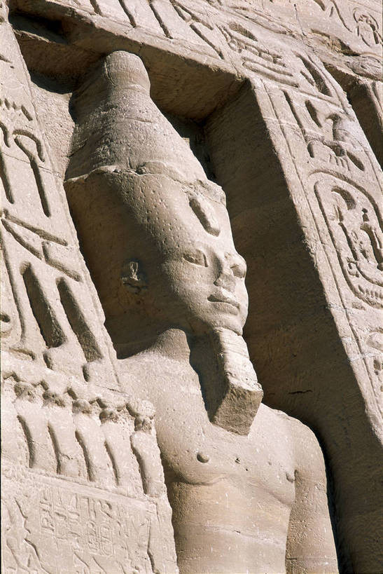 寺庙,竖图,彩色,室外,白天,旅游,度假,名胜古迹,门,标志建筑,城市,地标,建筑,雕塑,非洲,埃及,苏丹,入口,遗迹,雕像,文化遗产,神庙,古迹,文化,文物,娱乐,建设,古建筑,享受,休闲,石壁,旅游胜地,放松,竖,摄影,古代建筑,巨大,庞大,石像,古埃及,矗立,文明,耸立,古文明,北非,首府,阿拉伯埃及共和国,金字塔之国,棉花之国,阿斯旺,阿斯旺省,挺立,阿非利加洲,奇迹,宏大,硕大,伟大,古埃及文明,古代文明,苏丹共和国,阿布辛贝神庙,拉美西斯二世神庙,努比亚,阿布辛拜勒神庙,库赖迈,彩图,旅行,庙,努比亚文物遗址,努比亚遗址,bj174