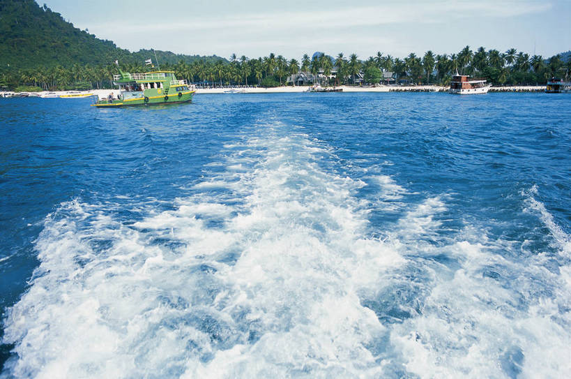 横图,彩色,室外,白天,旅游,度假,运动,海洋,名胜古迹,标志建筑,地标,建筑,泰国,亚洲,游客,遗迹,热带,热带风光,古迹,文物,娱乐,建设,古建筑,海水,享受,休闲,游玩,旅游胜地,放松,潜水,摄影,生活方式,活动,海滨,度假村,美好,南亚,古文明,皮皮岛,海,彩图,观光,旅行,bj174