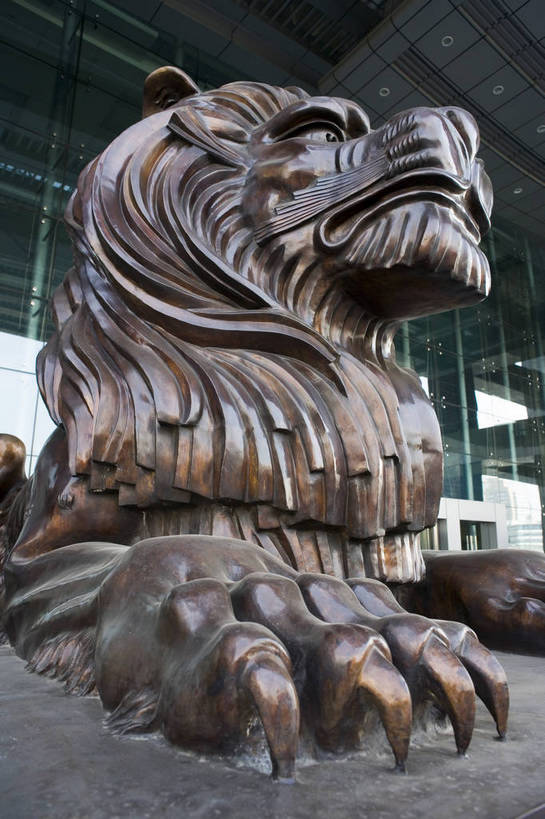 竖图,彩色,室外,白天,旅游,度假,美景,天际线,城市风光,城市,建筑,哺乳动物,野生动物,狮子,雕塑,北京,中国,亚洲,辟邪,繁华,艺术,装饰,标志,雕刻,雕像,景观,文化,娱乐,现代,建筑物,动物,工艺品,祈祷,享受,休闲,健康,景色,放松,气派,许愿,金融,摄影,经济,纪念,祈求,美术,主题,凶猛,流通,陈列,贸易,东亚,发展,中华人民共和国,功能,美学,驱邪,祛邪,避邪,威严,守护神,繁荣,发达,残暴,平安,凶残,彩图,旅行,高楼,铜雕,金融街,铜狮,铜狮子,bj174