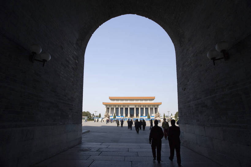 横图,彩色,室外,白天,旅游,城市,建筑,指示牌,北京,天安门广场,中国,亚洲,标志,纪念碑,历史,标识,建筑物,摄影,纪念,政治,东亚,发展,中华人民共和国,毛主席纪念堂,发达,共产主义,毛泽东纪念堂,彩图,旅行,bj174