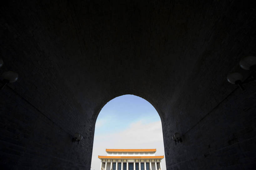 横图,彩色,室外,白天,旅游,门,建筑,北京,天安门广场,中国,亚洲,标志,大门,首都,历史,建筑物,摄影,政治,东亚,首府,中华人民共和国,毛主席纪念堂,共产主义,毛泽东纪念堂,彩图,旅行,bj174