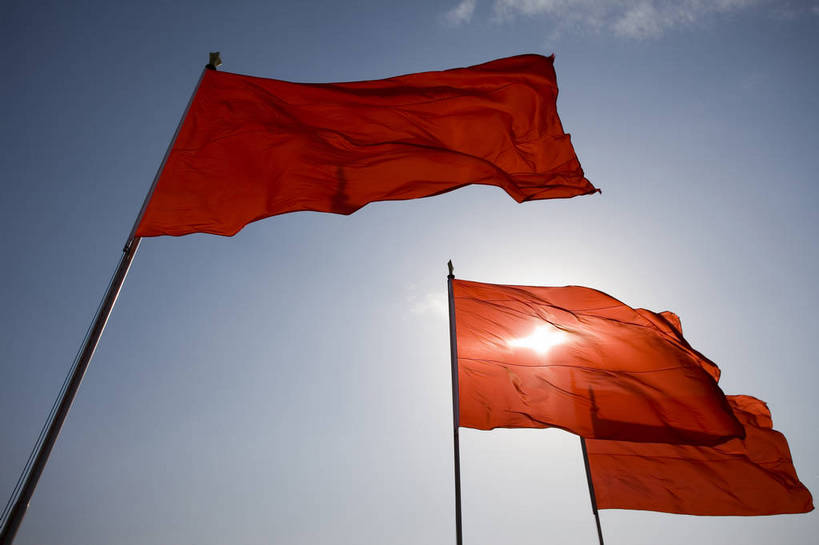 横图,彩色,室外,白天,旅游,城市,建筑,指示牌,北京,天安门广场,中国,亚洲,标志,纪念碑,历史,标识,红旗,建筑物,红色,摄影,纪念,政治,东亚,发展,中华人民共和国,发达,共产主义,彩图,旅行,红,bj174