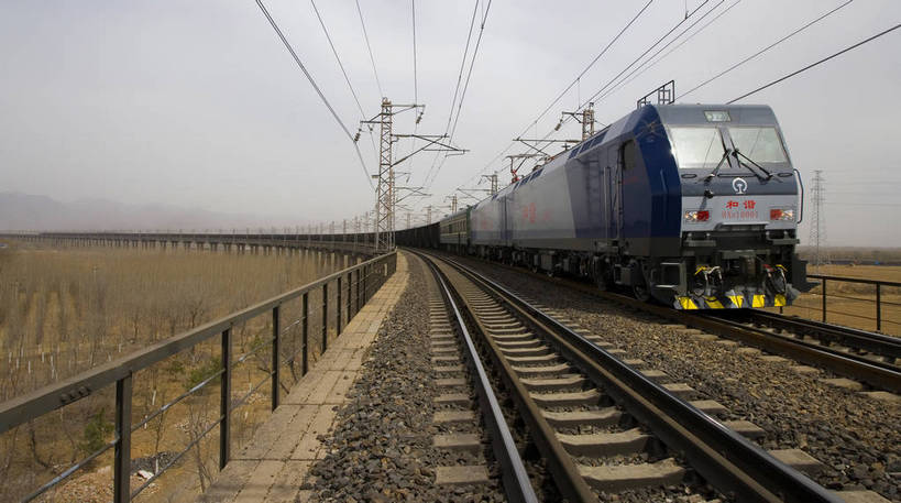 横图,彩色,室外,白天,城市,路,铁路,火车,北京,中国,亚洲,轨道,交通,铁轨,驾驶,行驶,工业,运输,摄影,高铁,操纵,控制,工程,机车,运转,驾车,东亚,操控,发展,高速铁路,中华人民共和国,把持,发达,彩图,bj174