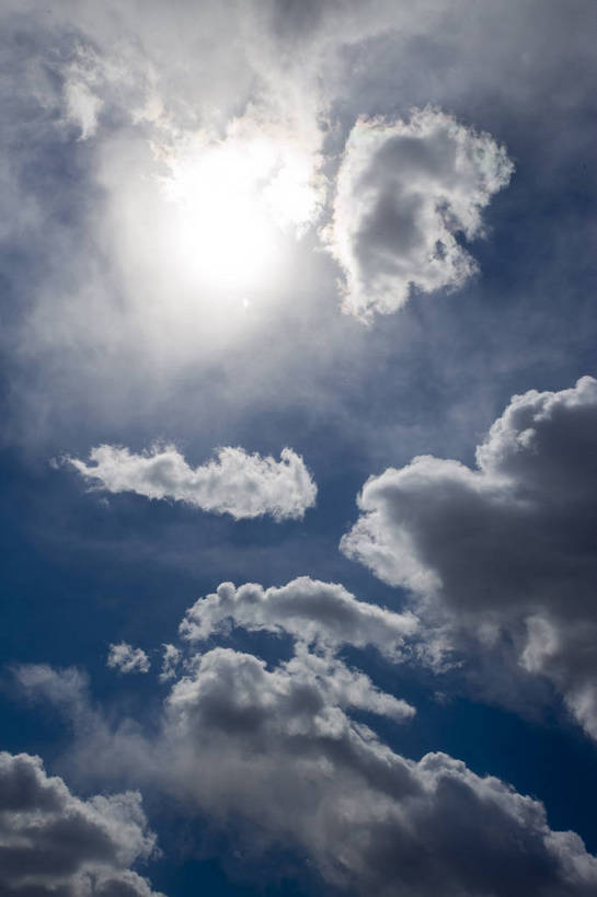 竖图,彩色,室外,白天,静物,云,蓝色,白色,白云,天空,自然,竖,摄影,蓝,简单,纯朴,彩图,bj174