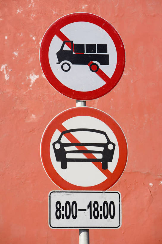 故宫,竖图,彩色,室外,白天,旅游,建筑,指示牌,汽车,北京,中国,亚洲,标志,文字,墙,首都,标识,建筑物,车,蓝色,交通工具,轿车,紫禁城,橙色,竖,摄影,严肃,蓝,权威,中国文化,载具,东亚,中华人民共和国,权力,威严,权势,势力,尊严,橙,彩图,旅行,传统文化,bj174