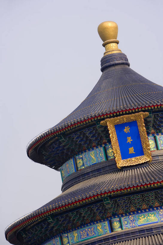 天坛,寺庙,竖图,彩色,室外,特写,白天,旅游,度假,名胜古迹,楼梯,标志建筑,地标,建筑,雕塑,北京,中国,亚洲,局部,遗迹,艺术,装饰,雕刻,雕像,浮雕,屋顶,文化遗产,艺术品,首都,瓦,顶,古迹,历史,文物,娱乐,建设,古建筑,建筑物,古代,天空,工艺品,享受,休闲,旅游胜地,放松,精神,摄影,宗教,纪念,砖瓦,美术,神圣,中国文化,主题,陈列,古文明,东亚,首府,中华人民共和国,功能,美学,古远,彩图,旅行,庙,寺,传统文化,bj174