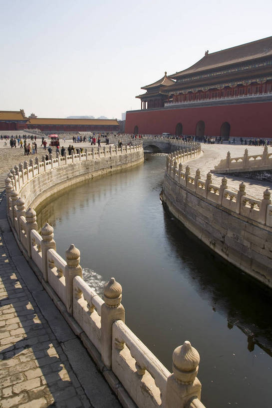 故宫,宫殿,竖图,彩色,室外,白天,旅游,建材,建筑,雕塑,北京,中国,亚洲,艺术,装饰,龙,雕刻,雕像,瓦片,墙,屋顶,文化遗产,桥,艺术品,首都,瓦,顶,历史,建筑物,古代,蓝色,工艺品,紫禁城,橙色,竖,摄影,建造,纪念,严肃,美术,蓝,权威,中国文化,主题,陈列,建筑材料,东亚,屋瓦,首府,中华人民共和国,功能,美学,权力,威严,权势,古远,势力,尊严,橙,彩图,旅行,传统文化,屋面瓦,bj174