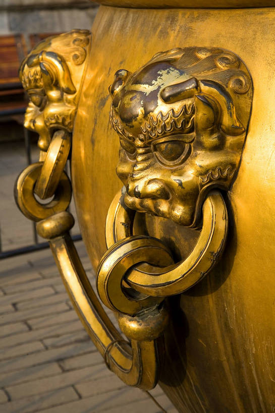 故宫,宫殿,竖图,彩色,室外,白天,旅游,狮子,金属制品,北京,中国,亚洲,艺术,金属,雕像,塑像,文化遗产,首都,历史,建筑物,古代,紫禁城,闪耀,竖,摄影,严肃,部分,权威,铜,闪烁,镀金,中国文化,狮,东亚,首府,青铜,中华人民共和国,权力,威严,权势,闪动,闪灼,古远,势力,尊严,彩图,旅行,传统文化,bj174