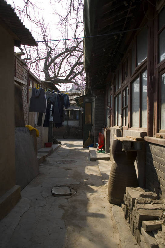 家,竖图,彩色,室外,白天,旅游,城市,道路,胡同,建筑,街道,路,公路,北京,中国,亚洲,风俗,房屋,屋子,小巷,交通,首都,楼房,民居,建筑物,住宅,衣服,竖,摄影,旧的,中国文化,东亚,首府,中华人民共和国,平民,马路,彩图,旅行,房子,居住区,传统文化,bj174